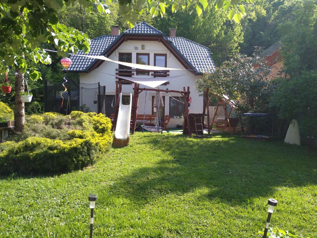 Liliána Vendégház Balatonfuzfo Exterior foto