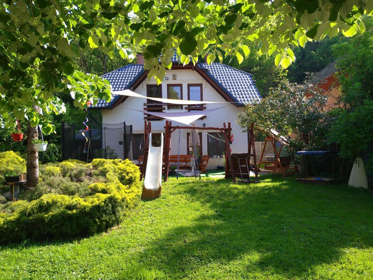 Liliána Vendégház Balatonfuzfo Exterior foto
