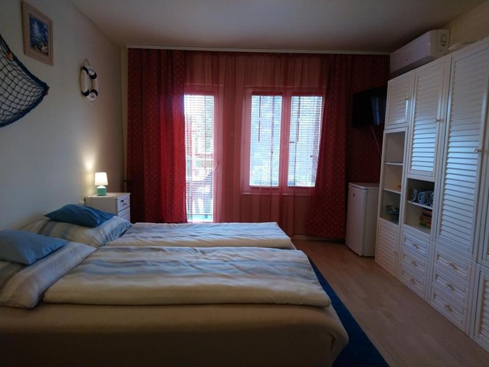 Liliána Vendégház Balatonfuzfo Exterior foto